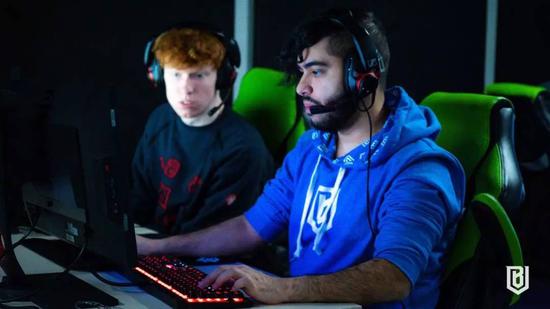 恋爱与吃鸡的完美结合带来甜蜜体验